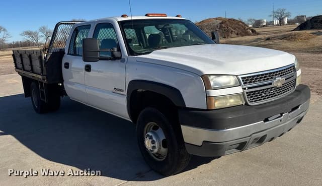 Image of Chevrolet 3500 equipment image 2