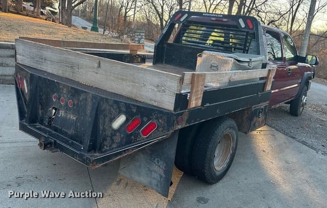 Image of Chevrolet 3500 equipment image 4