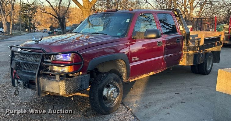 2005 Chevrolet 3500 Equipment Image0