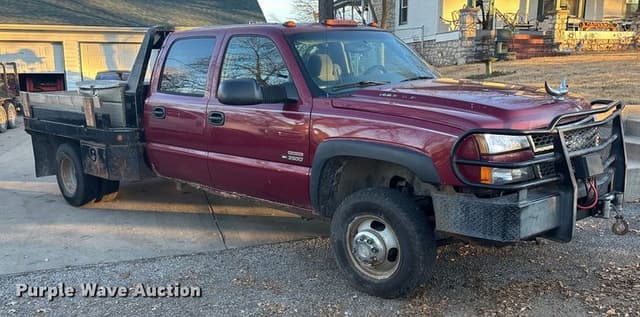 Image of Chevrolet 3500 equipment image 2