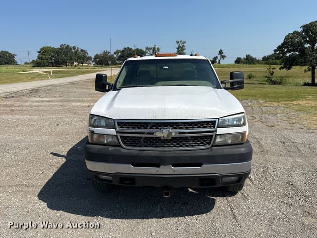 Image of Chevrolet 3500 equipment image 1