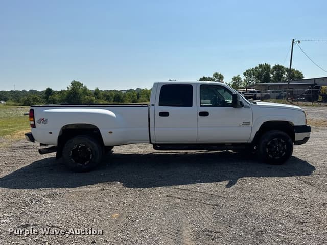 Image of Chevrolet 3500 equipment image 4