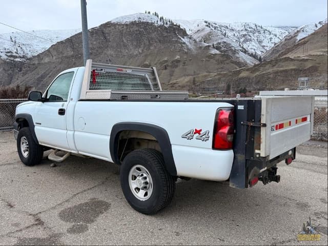 Image of Chevrolet 3500 equipment image 2