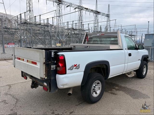 Image of Chevrolet 3500 equipment image 4