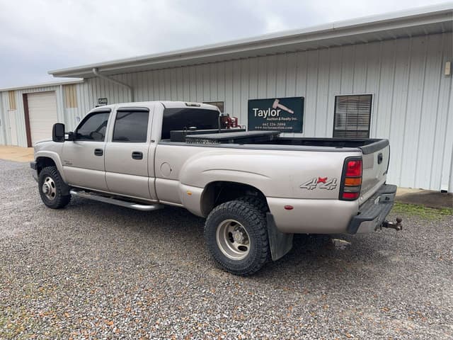 Image of Chevrolet 3500 equipment image 2