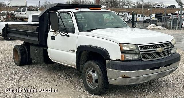 Image of Chevrolet 3500 equipment image 2