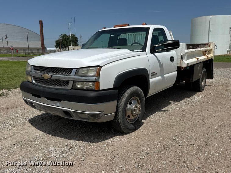 2005 Chevrolet 3500 Equipment Image0