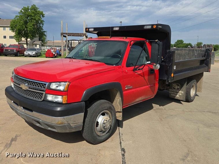 2005 Chevrolet 3500 Equipment Image0