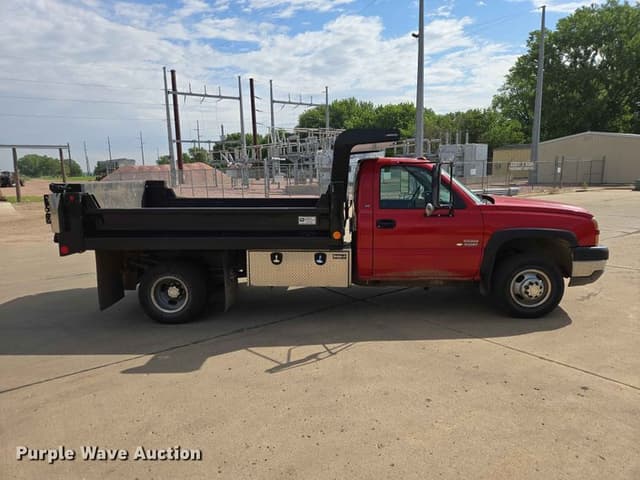 Image of Chevrolet 3500 equipment image 3