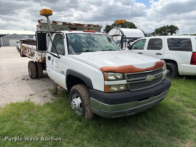 Image of Chevrolet 3500 equipment image 2