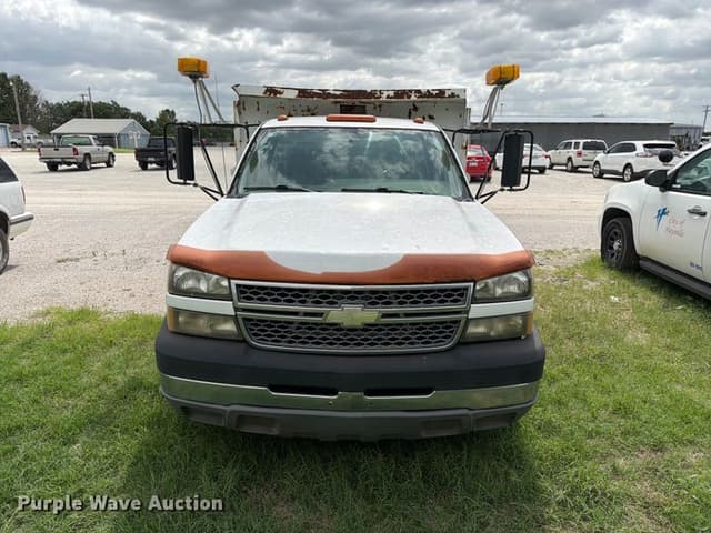 Image of Chevrolet 3500 equipment image 1