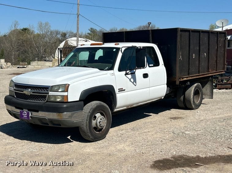 2005 Chevrolet 3500 Equipment Image0