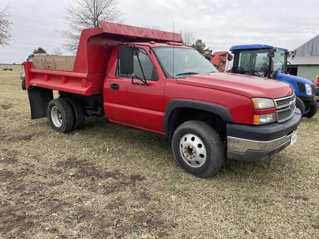 Image of Chevrolet 3500 equipment image 4