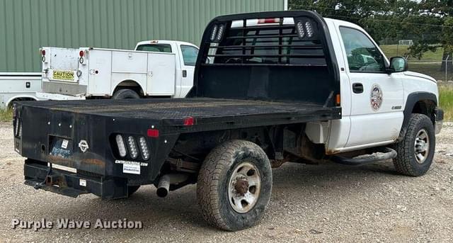 Image of Chevrolet 3500 equipment image 4