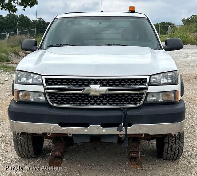Image of Chevrolet 3500 equipment image 1