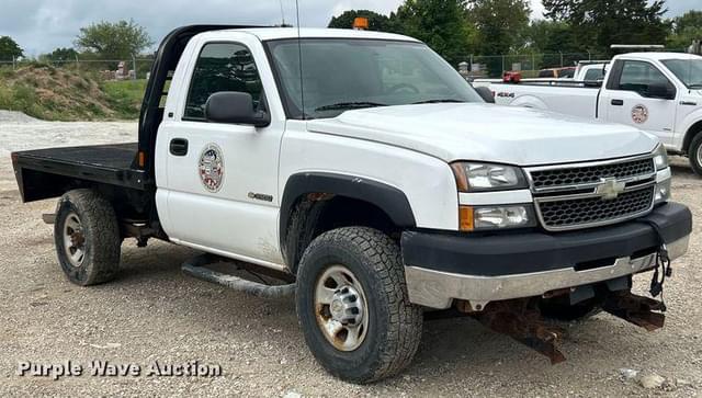 Image of Chevrolet 3500 equipment image 2