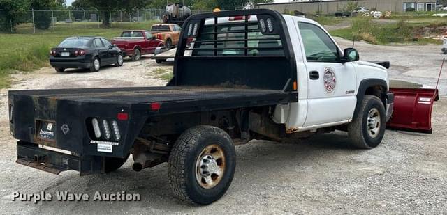 Image of Chevrolet 3500 equipment image 4
