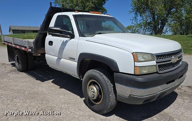 Image of Chevrolet 3500 equipment image 2