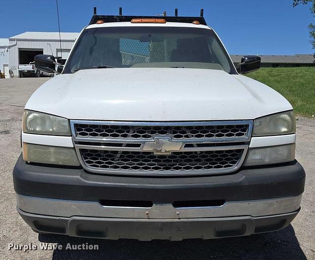 Image of Chevrolet 3500 equipment image 1