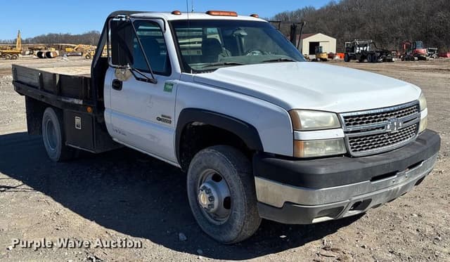 Image of Chevrolet 3500 equipment image 2