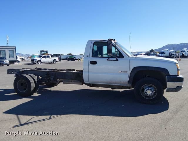 Image of Chevrolet 3500 equipment image 3