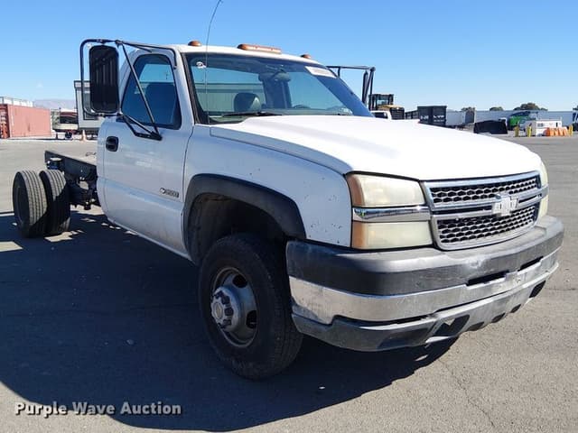 Image of Chevrolet Silverado equipment image 2