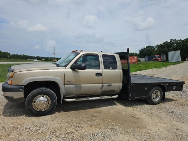 Image of Chevrolet 3500 equipment image 2
