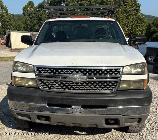 Image of Chevrolet 3500 equipment image 1