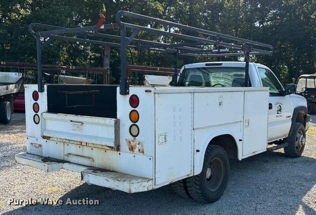 Image of Chevrolet 3500 equipment image 4