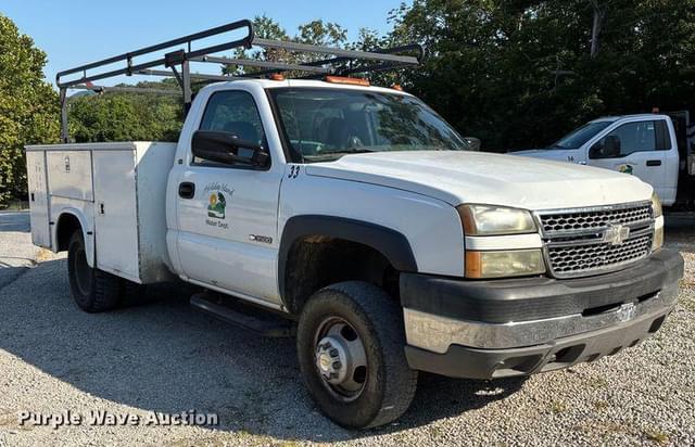 Image of Chevrolet 3500 equipment image 2