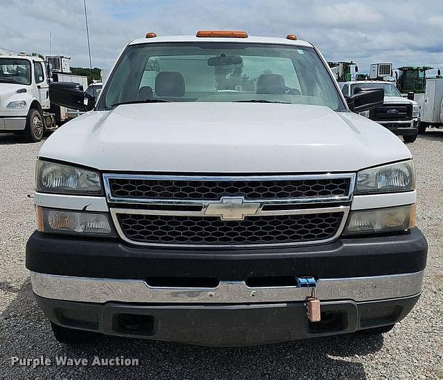 Image of Chevrolet 3500 equipment image 1