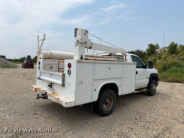 Image of Chevrolet 3500 equipment image 4