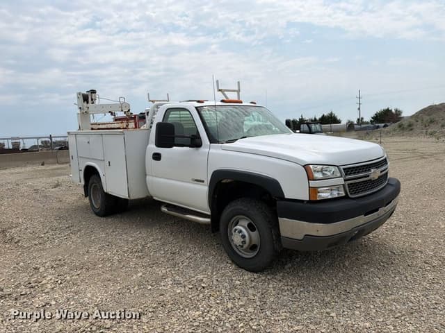 Image of Chevrolet 3500 equipment image 2