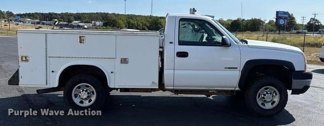 Image of Chevrolet 3500 equipment image 3