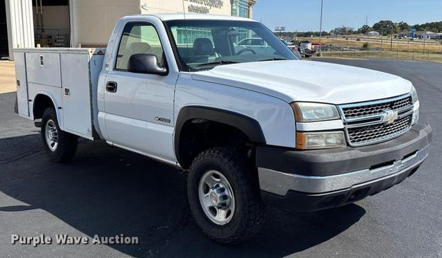 Image of Chevrolet 3500 equipment image 2