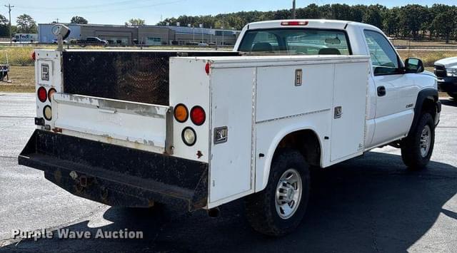 Image of Chevrolet 3500 equipment image 4