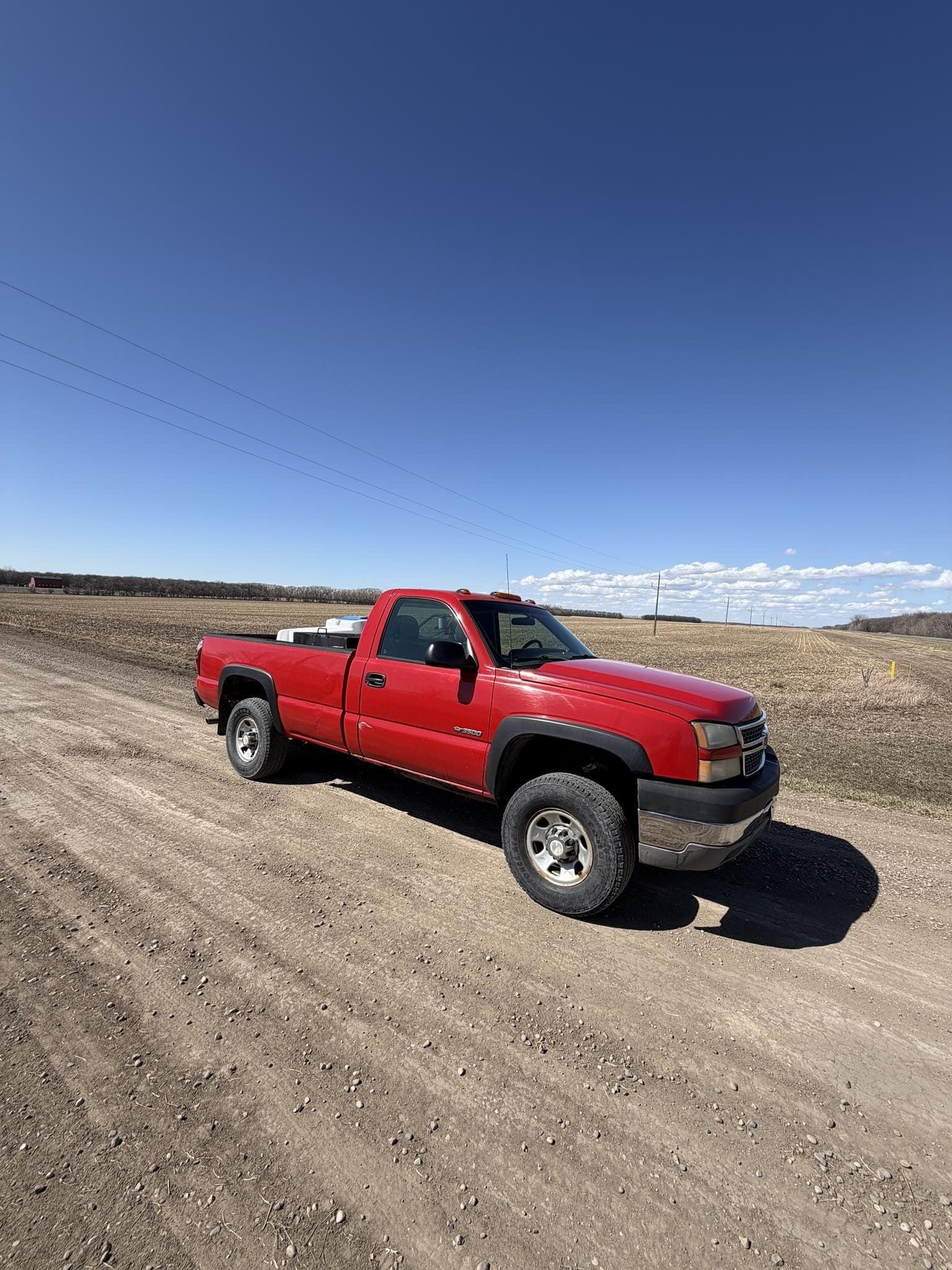 2005 Chevrolet 3500HD Equipment Image0