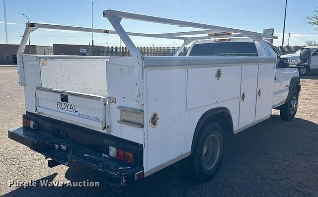 Image of Chevrolet 3500HD equipment image 4