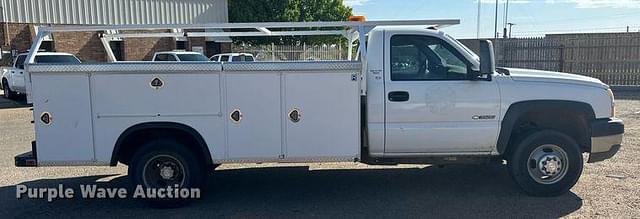 Image of Chevrolet 3500HD equipment image 3