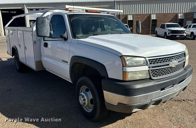 Image of Chevrolet 3500HD equipment image 2