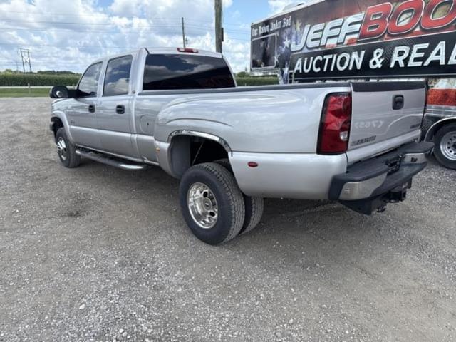 Image of Chevrolet Silverado equipment image 2