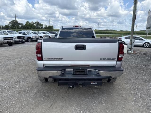Image of Chevrolet Silverado equipment image 3