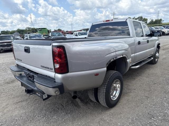 Image of Chevrolet Silverado equipment image 4