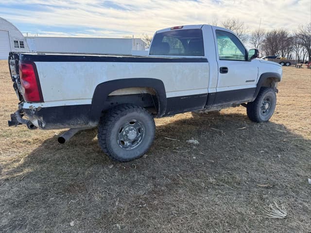 Image of Chevrolet 2500HD equipment image 4