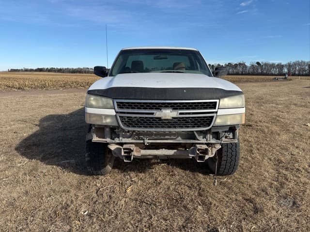 Image of Chevrolet 2500HD equipment image 1