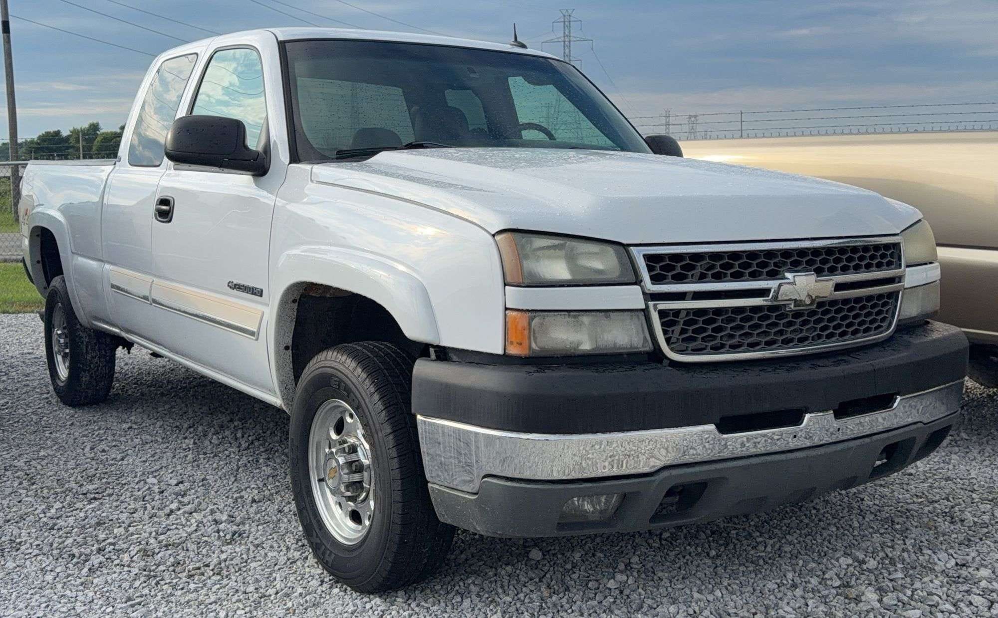 2005 Chevrolet 2500 Equipment Image0