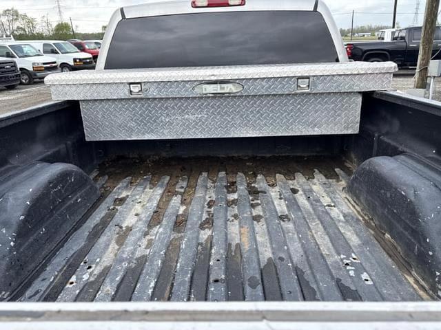 Image of Chevrolet 2500 equipment image 3