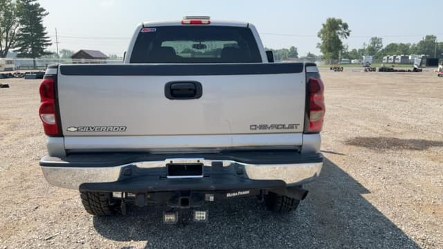 Image of Chevrolet 2500HD equipment image 3