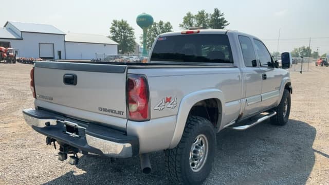 Image of Chevrolet 2500HD equipment image 4
