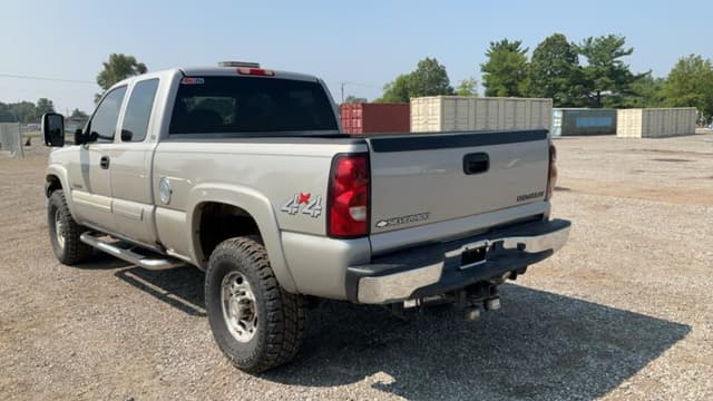 Image of Chevrolet 2500HD equipment image 2